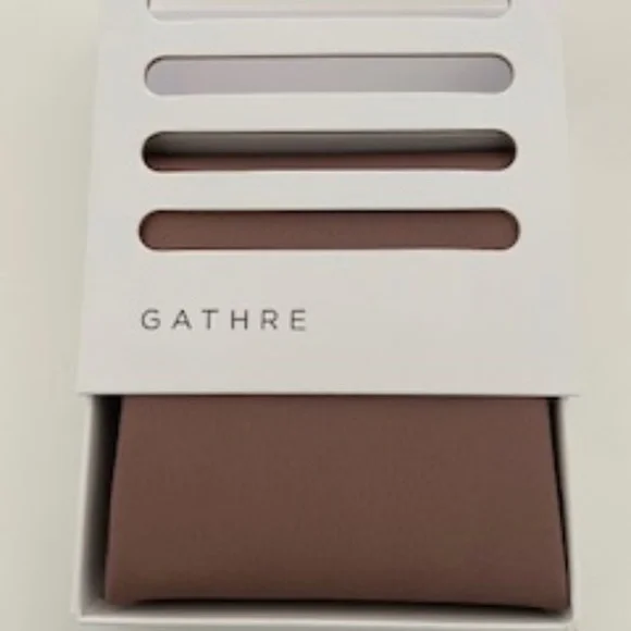 Gathre Micro Extra Small Leather Changing Mat - Currant - Picture 2 of 3